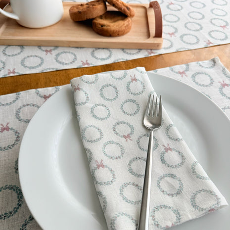 holiday wreath linen dinner napkins