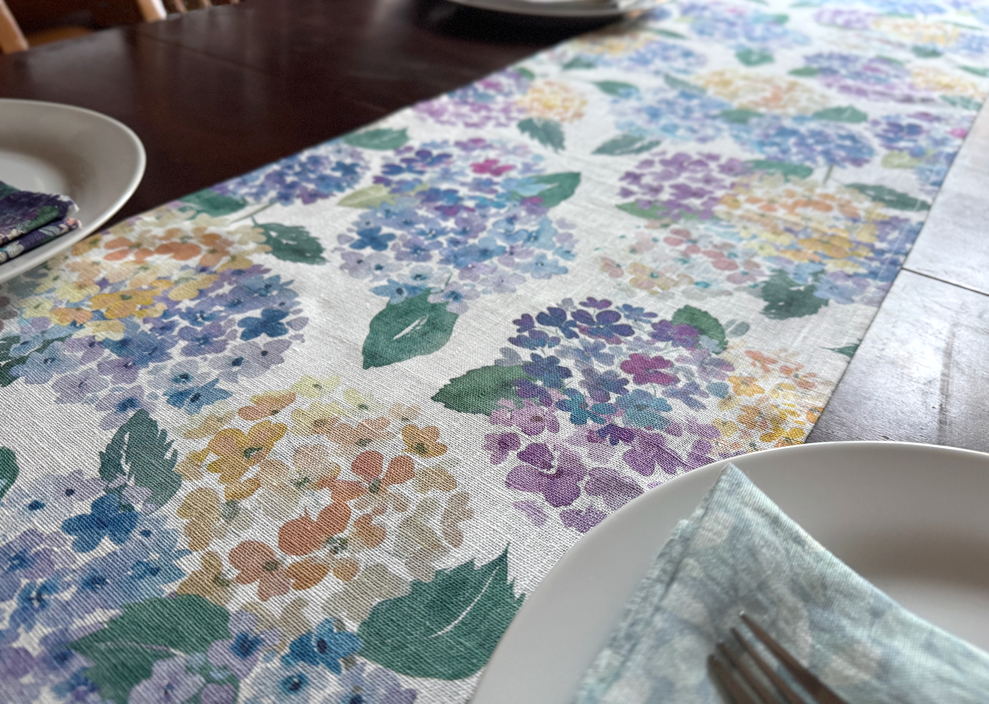 endless hydrangea linen table runner