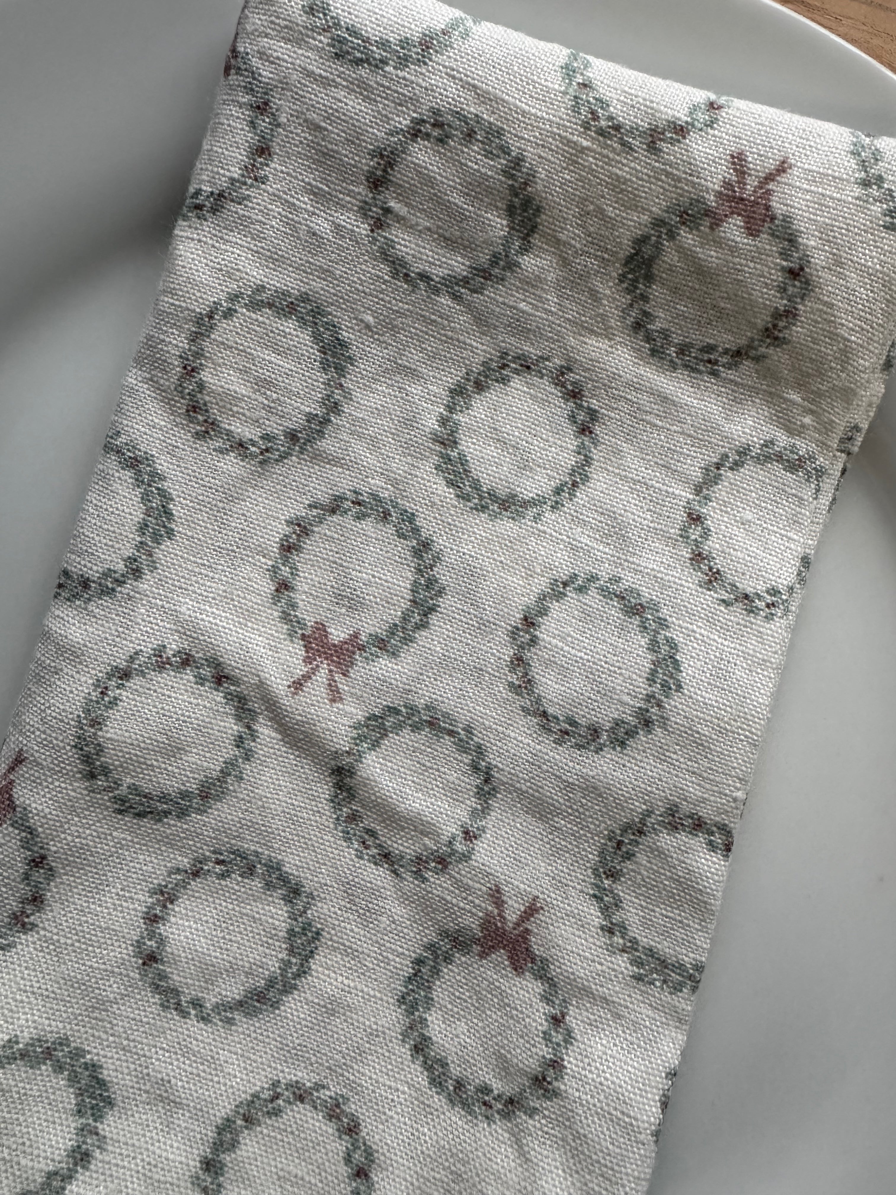 holiday wreath linen napkins
