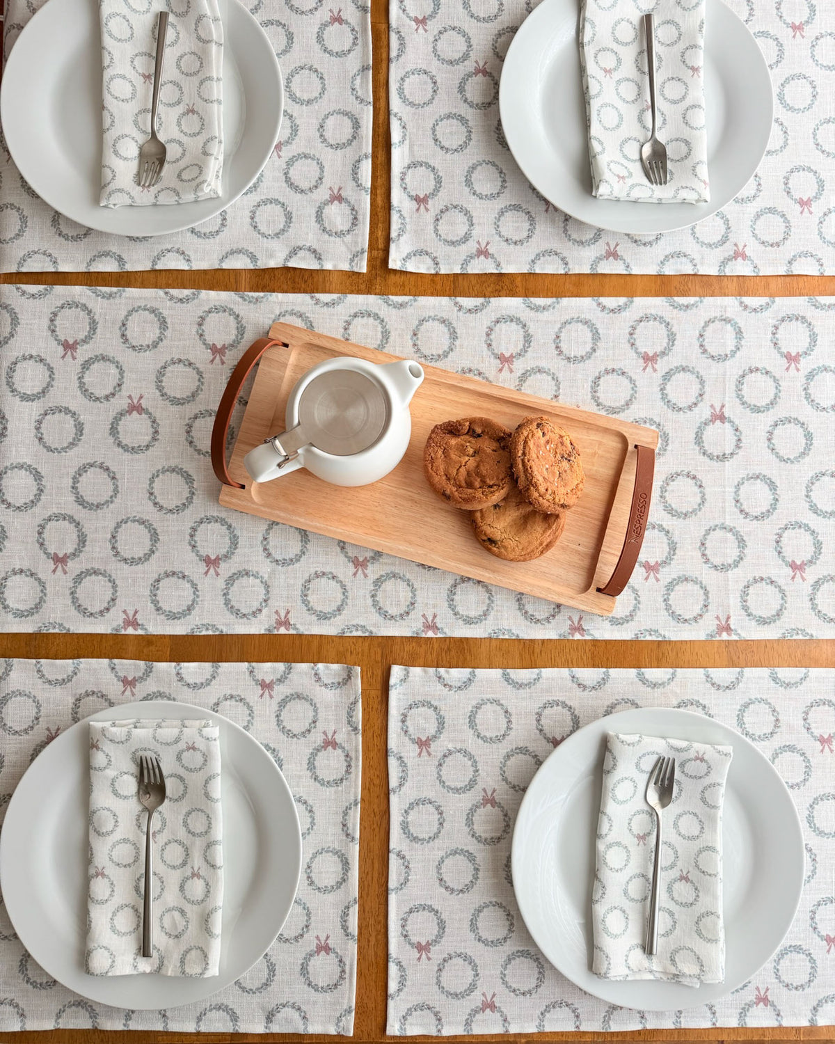 holiday wreath linen table runner
