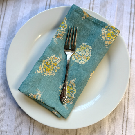 golden hydrangea clusters linen napkins