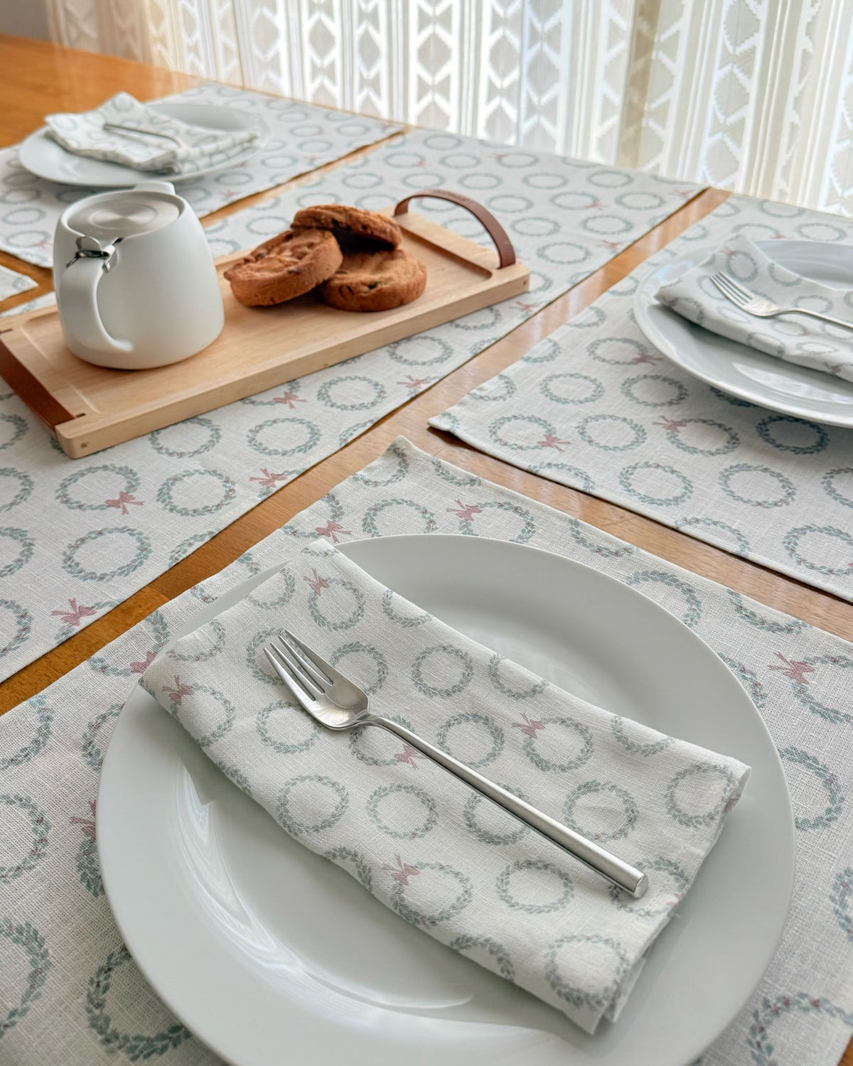 holiday wreath linen table runner